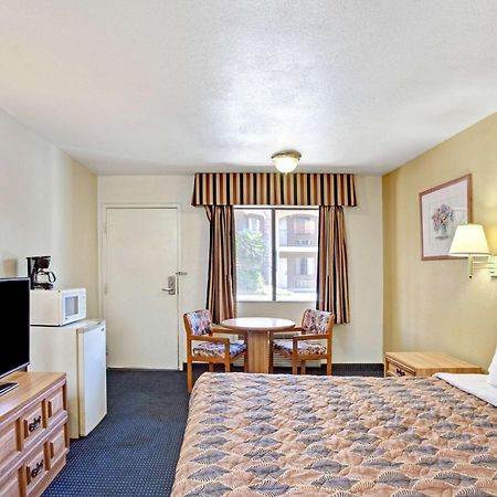 Travelodge By Wyndham Banning Casino And Outlet Mall מראה חיצוני תמונה