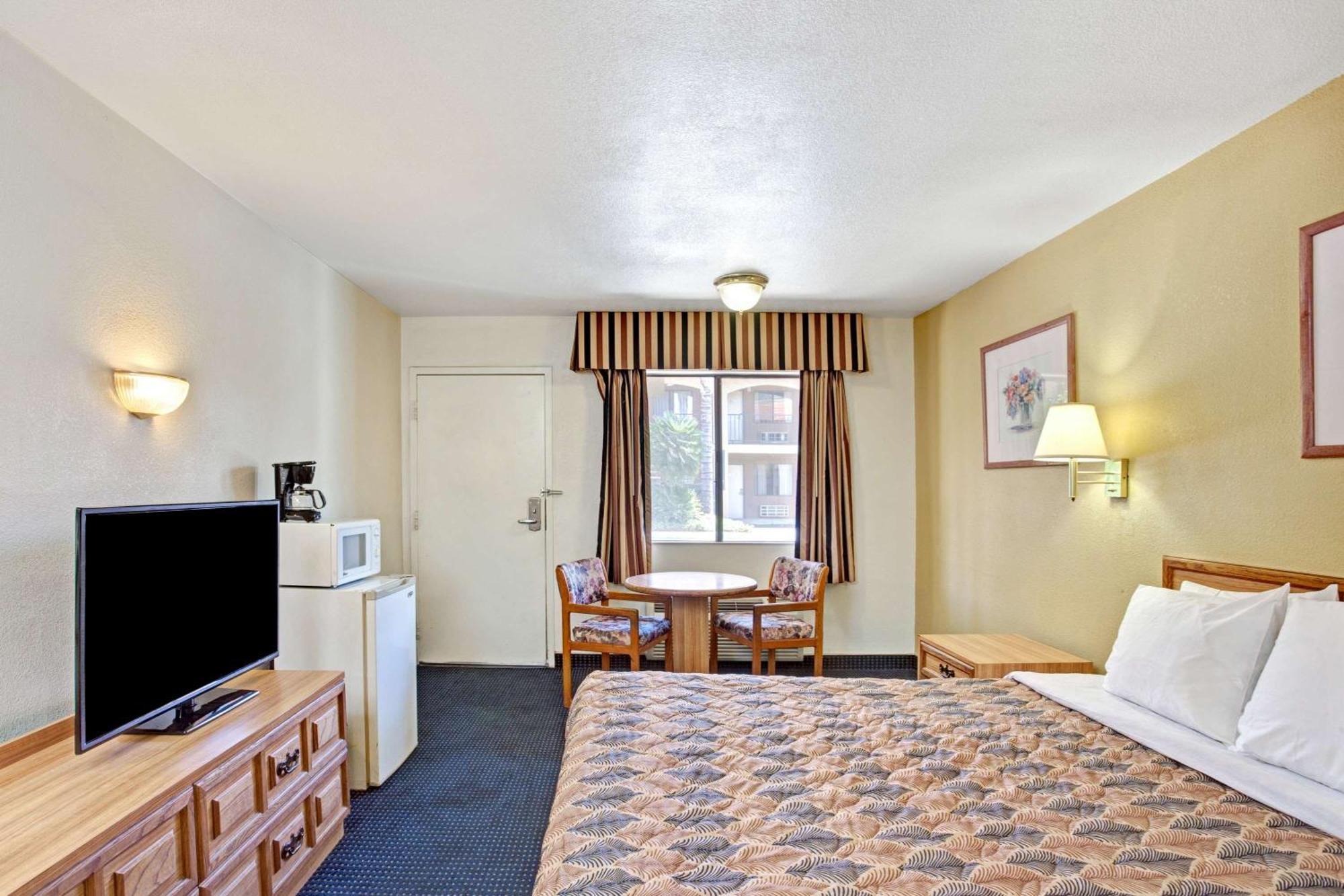 Travelodge By Wyndham Banning Casino And Outlet Mall מראה חיצוני תמונה